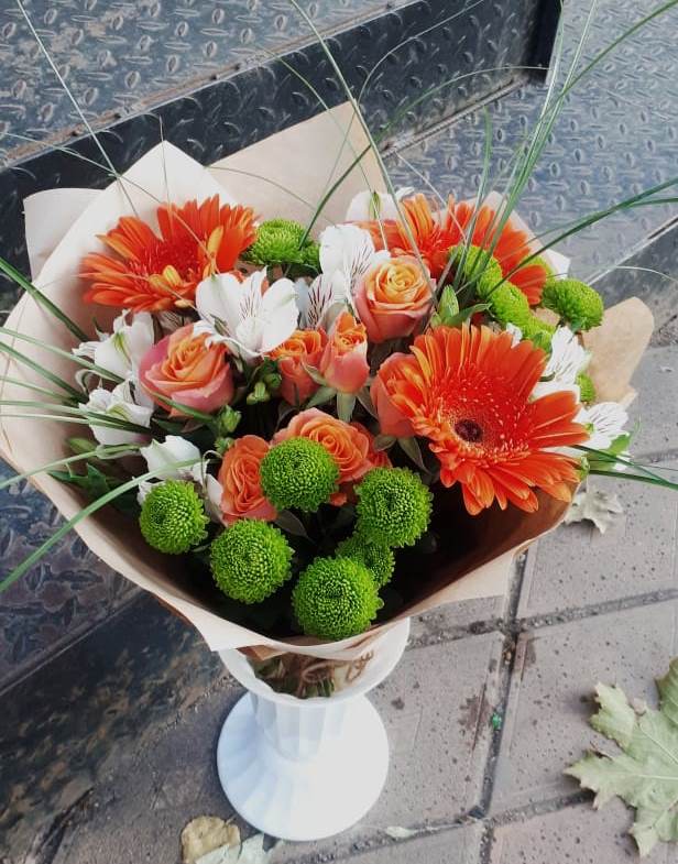 Букет цветов из: Герберы, Хризантемы, Альстромерии и Розы в Малое Карлино