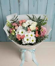 Букет цветов из:  Розы, Лизиантусы и Хризантемы в Малое Карлино