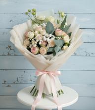 Букет цветов из:  Розы и Лизиантусы в Малое Карлино