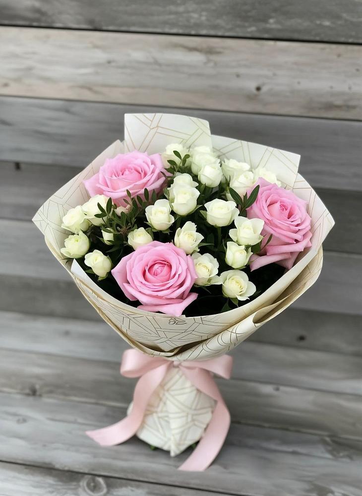 Букет цветов из: Розы в Малое Карлино