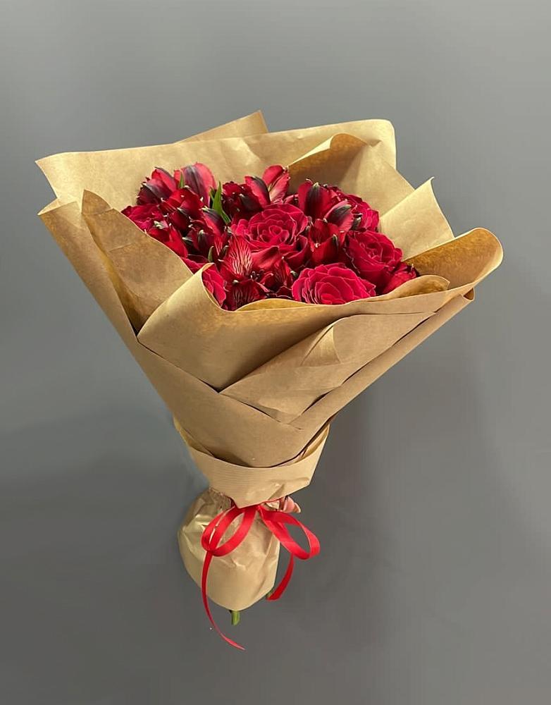 Букет цветов из: Альстромерии и Розы в Малое Карлино