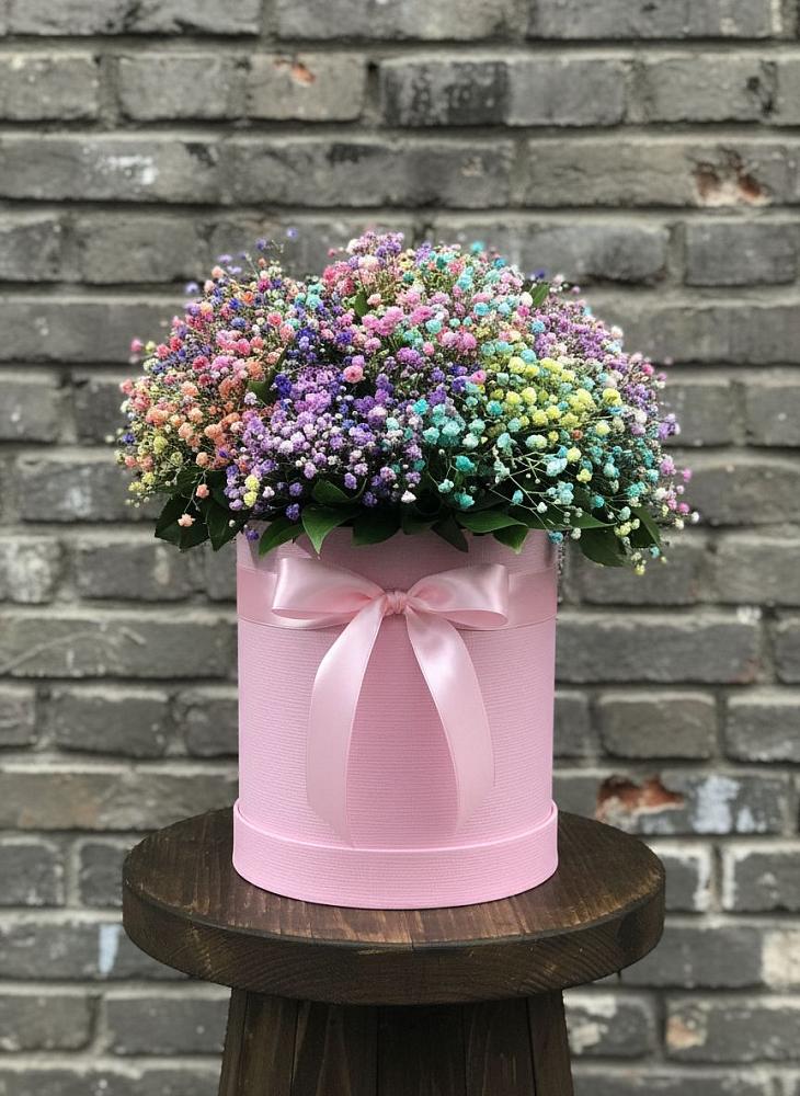Цветочная композиция из Гипсофила и Розы в шляпной коробке в Малое Карлино