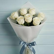 Букет 7 Белых роз Эдлесс Лав в Малое Карлино