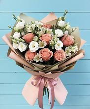 Букет цветов из:  Розы, Альстромерии и Лизиантусы в Малое Карлино