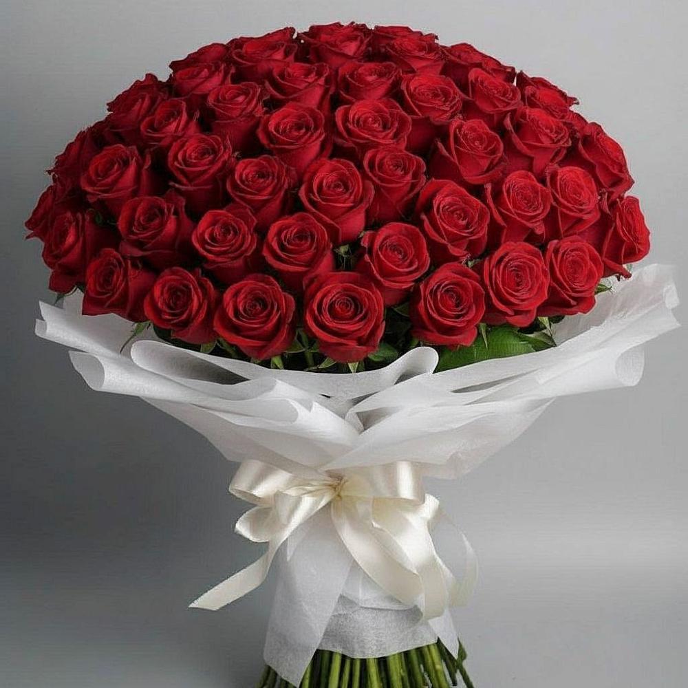 Букет 101 Красная роза Блэк Мэджик в Малое Карлино