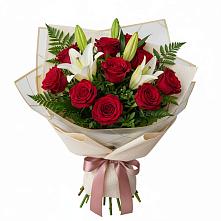 Букет цветов из:  Лилии и Розы в Малое Карлино