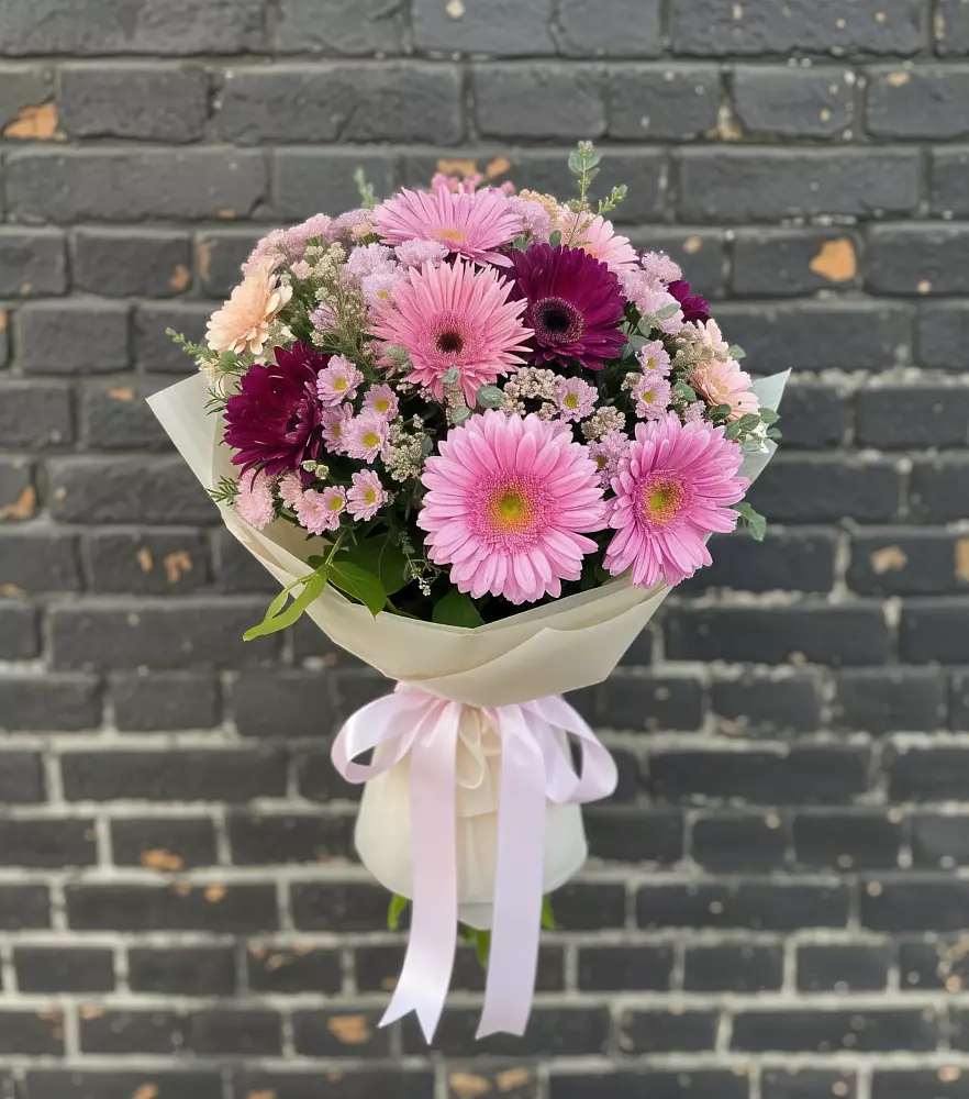 Букет цветов из: Герберы и Хризантемы в Малое Карлино