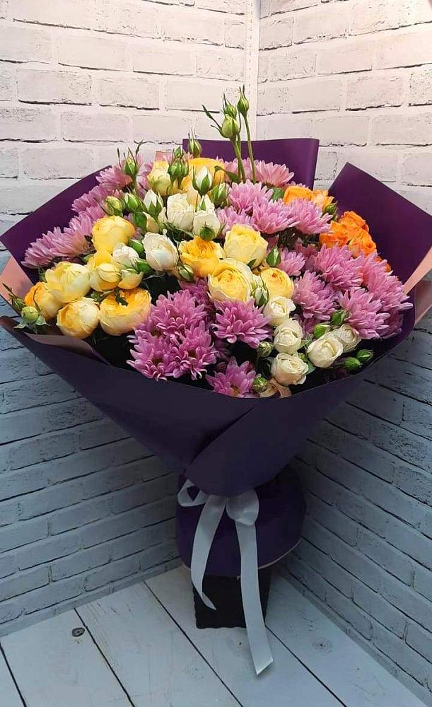 Букет цветов из: Хризантемы и Розы в Малое Карлино