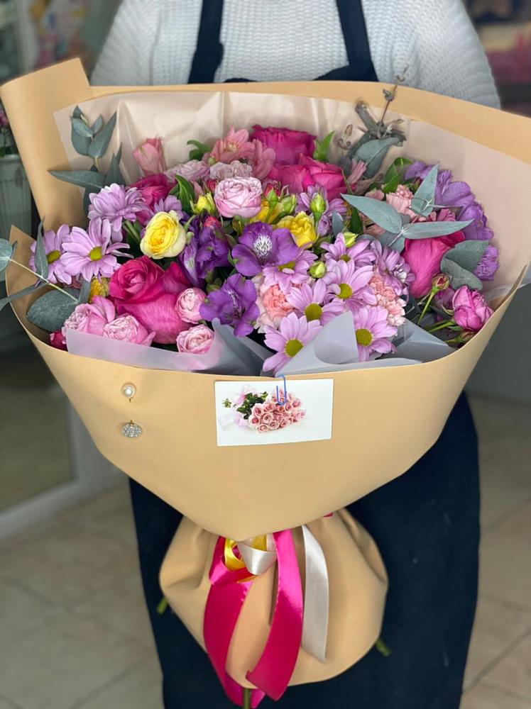 Букет цветов из: Хризантемы, Гвоздики и Альстромерии в Малое Карлино