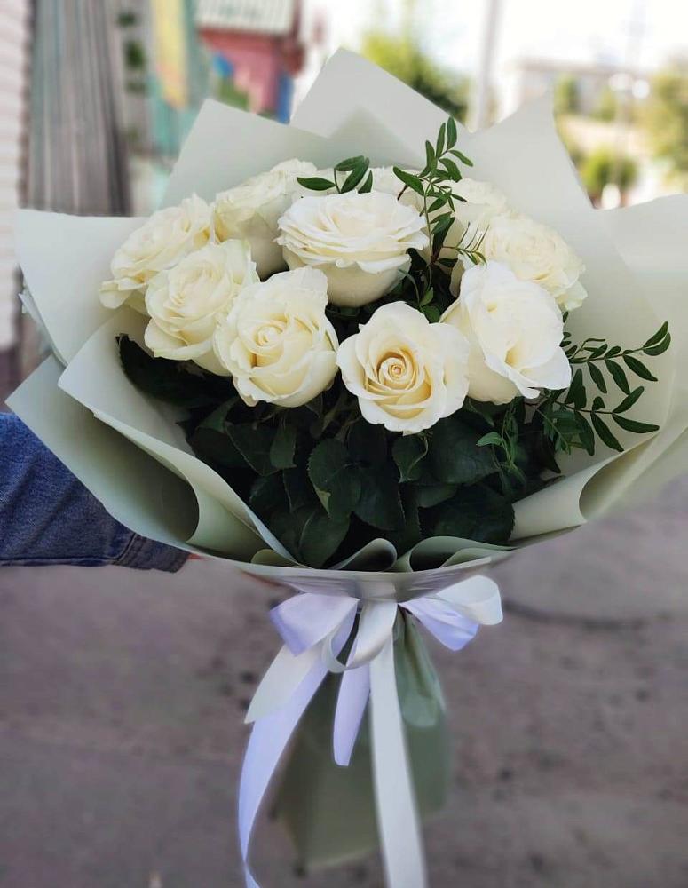 Букет Белые розы Проуд в Малое Карлино