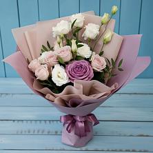 Букет цветов из:  Розы и Лизиантусы в Малое Карлино