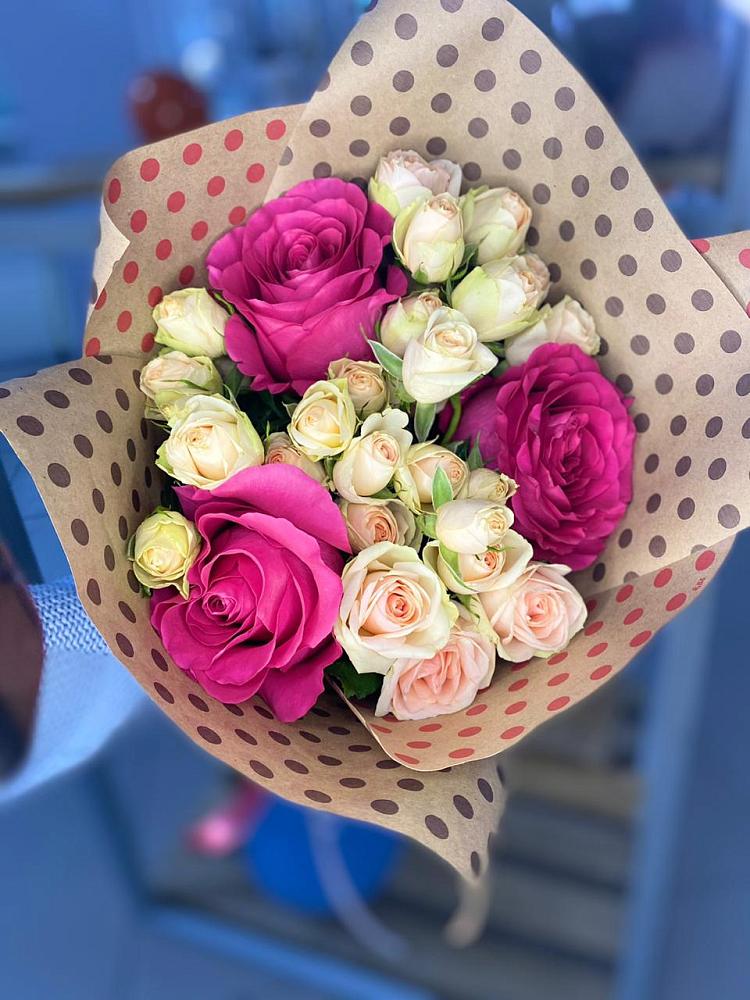 Букет цветов из: Розы в Малое Карлино