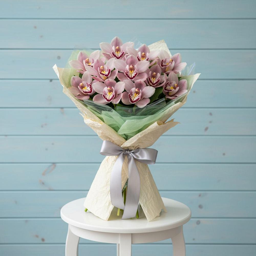 Букет цветов из: Орхидеи и Розы в Малое Карлино