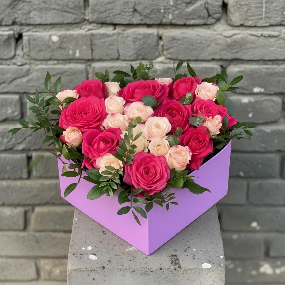 Цветочная композиция из Розы в коробке в Малое Карлино