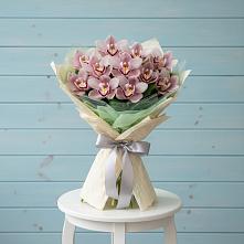 Букет цветов из:  Орхидеи и Розы в Малое Карлино