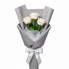 Букет 3 белые розы в Малое Карлино