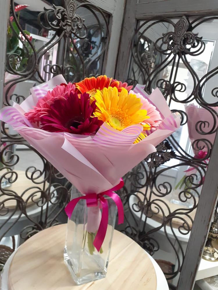 Букет цветов из: Герберы в Малое Карлино