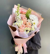 Букет цветов из:  Хризантемы и Розы в Малое Карлино