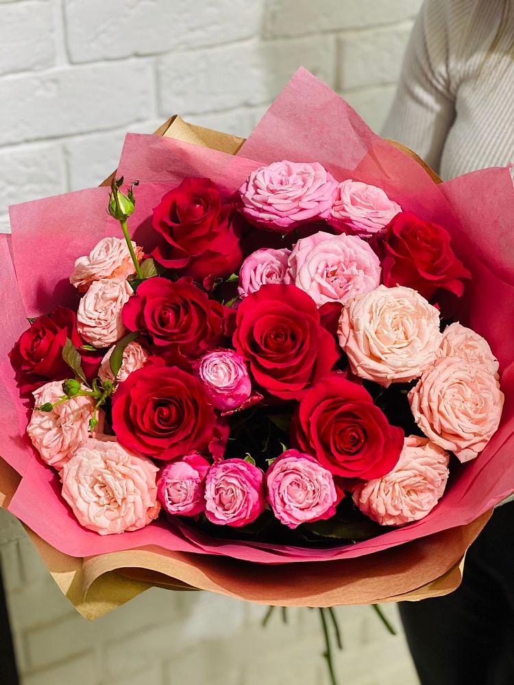 Букет цветов из: Розы в Малое Карлино