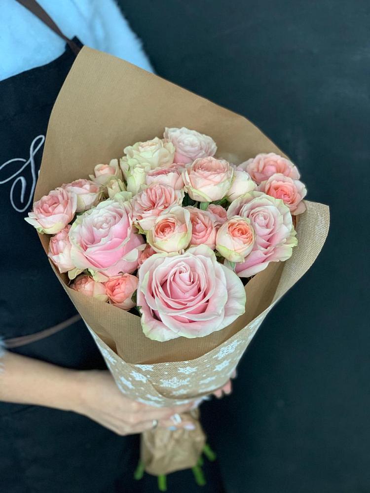 Букет цветов из: Хризантемы и Розы в Малое Карлино