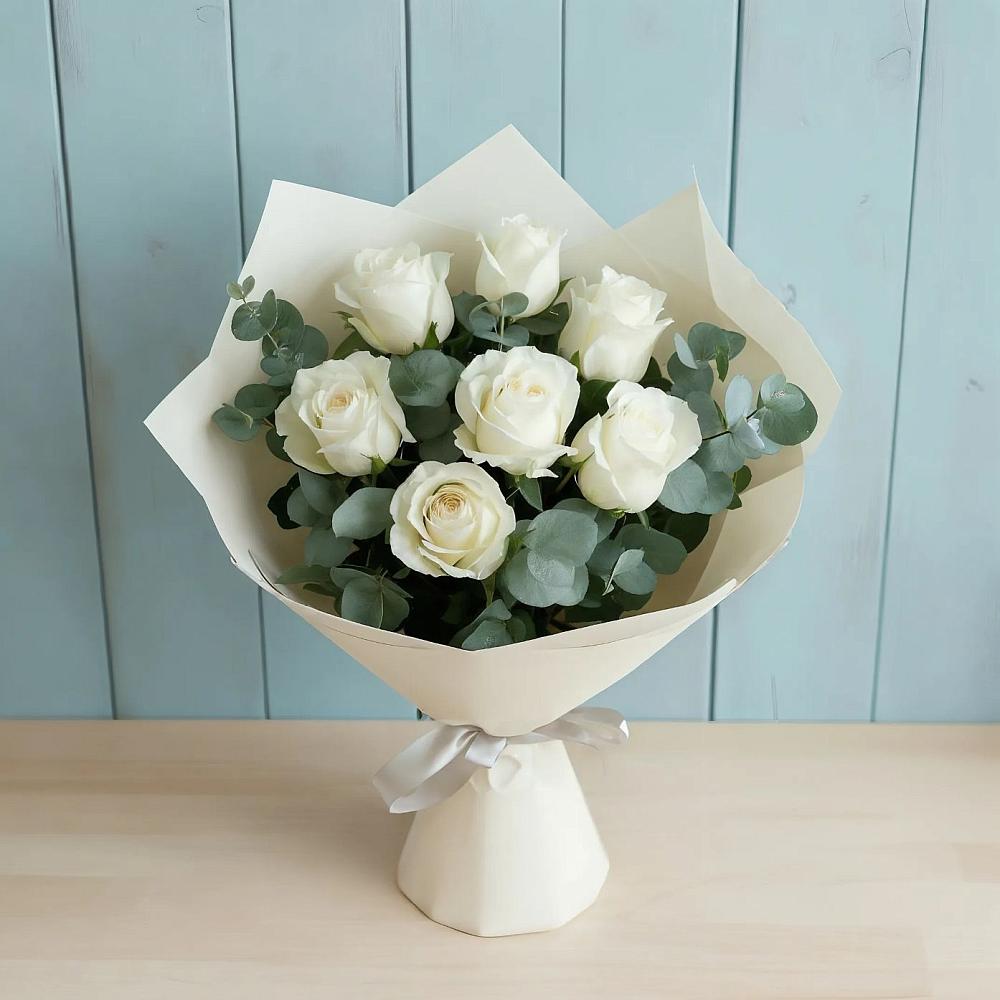 Букет Белые розы в Эвкалипте в Малое Карлино