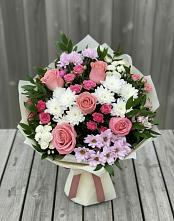 Букет цветов из:  Альстромерии, Гвоздики, Розы и Хризантемы в Малое Карлино