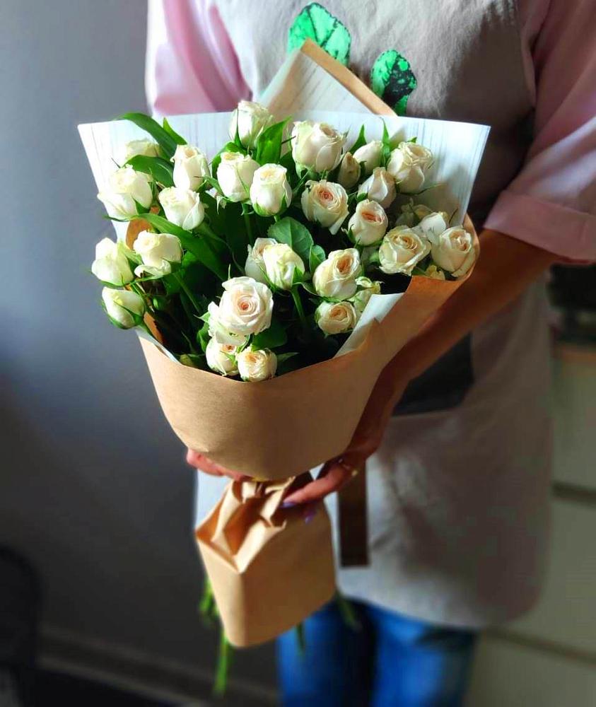Букет цветов из: Розы в Малое Карлино