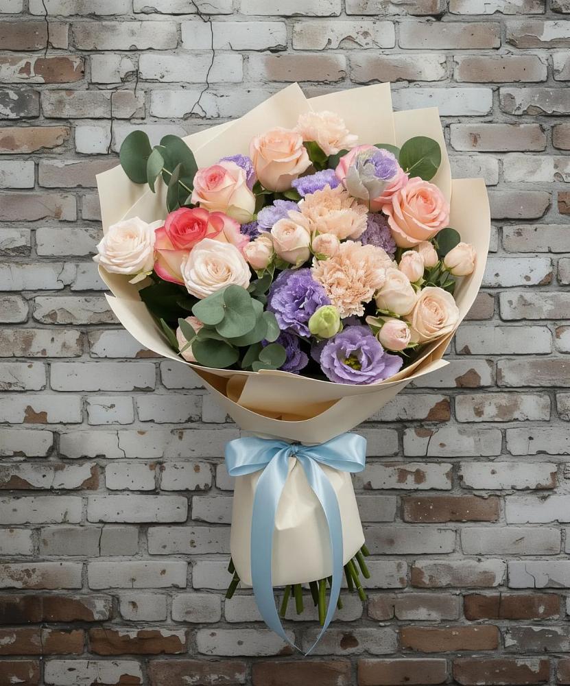 Букет цветов из: Розы, Лизиантусы и Гвоздики в Малое Карлино