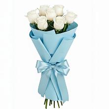 Букет 7 белых роз Проуд в Малое Карлино