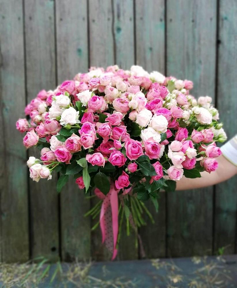 Букет Розовые кустовые розы Натали и Лав Лидия в Малое Карлино