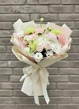 Букет цветов из:  Гвоздики, Розы, Лизиантусы и Хризантемы в Малое Карлино