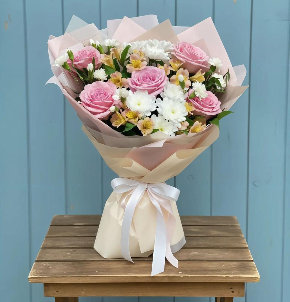 Букет цветов из: Гвоздики, Орхидеи и Розы в Малое Карлино