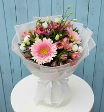 Букет цветов из:  Герберы, Альстромерии и Лизиантусы #REPLACE_PRED# Малое Карлино