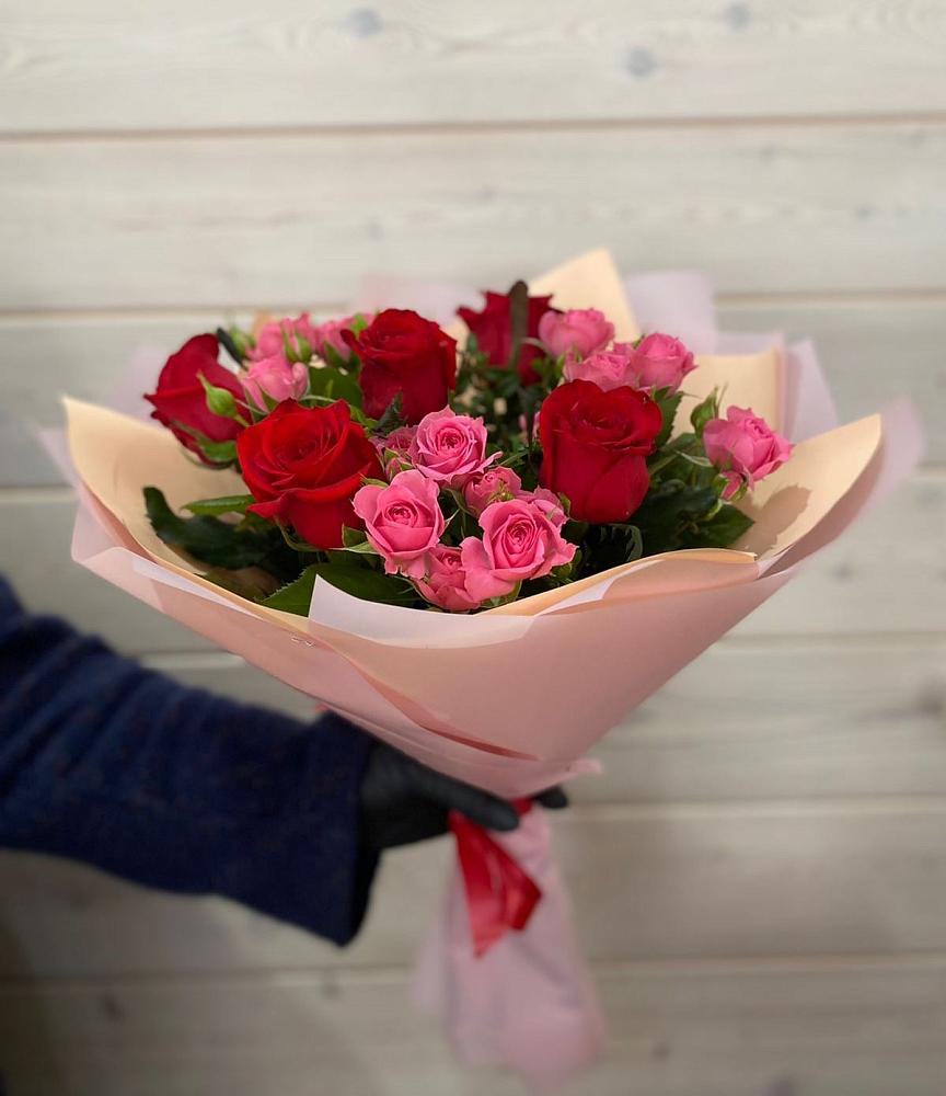 Букет цветов из: Розы в Малое Карлино