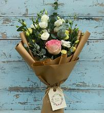 Букет цветов из:  Розы и Лизиантусы в Малое Карлино
