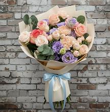 Букет цветов из:  Розы, Лизиантусы и Гвоздики в Малое Карлино