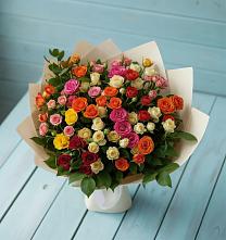 Букет Микс из разноцветных кустовых роз в Малое Карлино