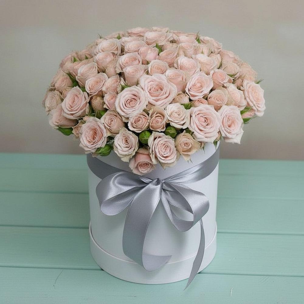 Цветочная композиция из Розы в шляпной коробке в Малое Карлино