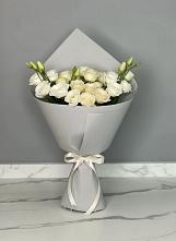 Букет цветов из:  Розы и Лизиантусы в Малое Карлино